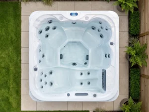 561-L - 13 amp Sunbeach Spas Hot Tub