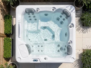 553-LC - 13 amp Sun Beach Hot Tub