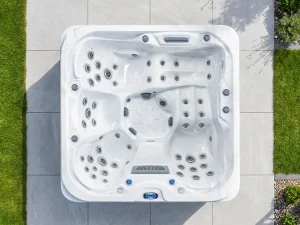 742-DL- 32 amp Sun Beach Hot Tub